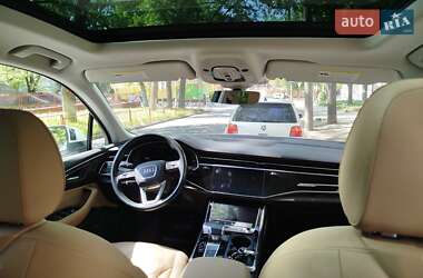 Позашляховик / Кросовер Audi Q7 2020 в 