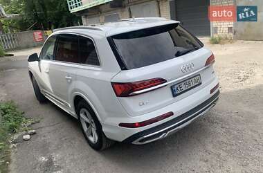 Позашляховик / Кросовер Audi Q7 2020 в 