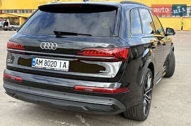 Позашляховик / Кросовер Audi Q7 2020 в 
