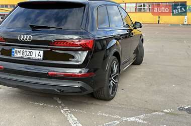 Позашляховик / Кросовер Audi Q7 2020 в 