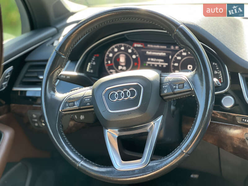 Позашляховик / Кросовер Audi Q7 2016 в Стрию
