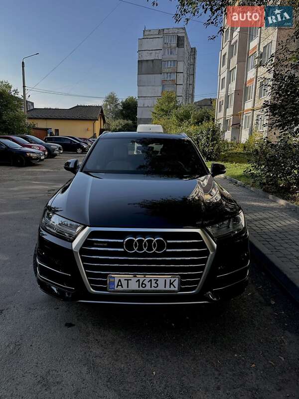 Внедорожник / Кроссовер Audi Q7 2016 в 
