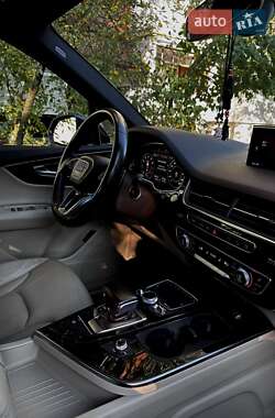 Внедорожник / Кроссовер Audi Q7 2016 в 