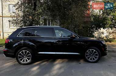 Внедорожник / Кроссовер Audi Q7 2016 в 