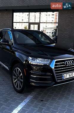 Внедорожник / Кроссовер Audi Q7 2016 в 