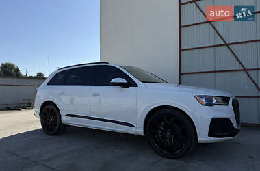 Позашляховик / Кросовер Audi Q7 2020 в 