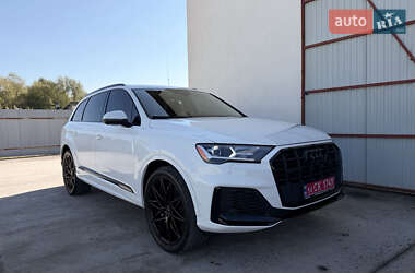 Позашляховик / Кросовер Audi Q7 2020 в 