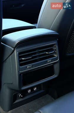 Позашляховик / Кросовер Audi Q7 2020 в 