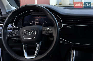 Позашляховик / Кросовер Audi Q7 2020 в 