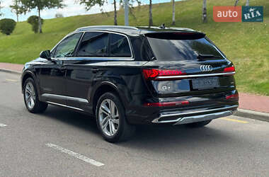 Позашляховик / Кросовер Audi Q7 2020 в 