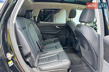 Позашляховик / Кросовер Audi Q7 2020 в 