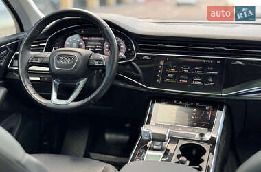 Позашляховик / Кросовер Audi Q7 2020 в 