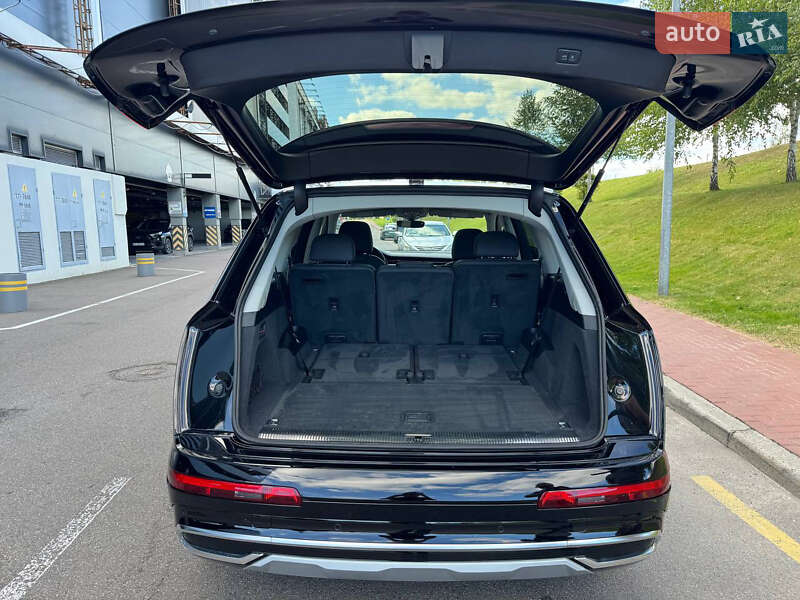 Позашляховик / Кросовер Audi Q7 2020 в Києві