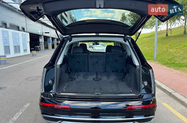 Позашляховик / Кросовер Audi Q7 2020 в 
