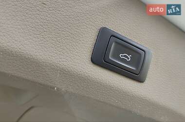 Внедорожник / Кроссовер Audi Q7 2015 в 