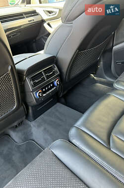 Позашляховик / Кросовер Audi Q7 2015 в 