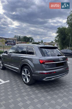 Внедорожник / Кроссовер Audi Q7 2023 в 
