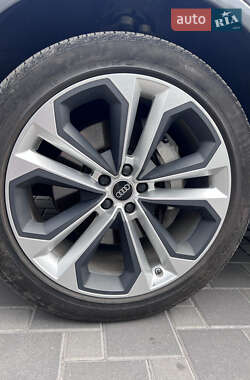 Внедорожник / Кроссовер Audi Q7 2023 в 