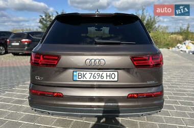 Позашляховик / Кросовер Audi Q7 2016 в 