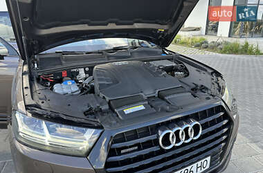 Позашляховик / Кросовер Audi Q7 2016 в 
