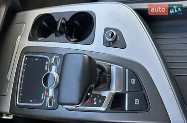 Позашляховик / Кросовер Audi Q7 2016 в 