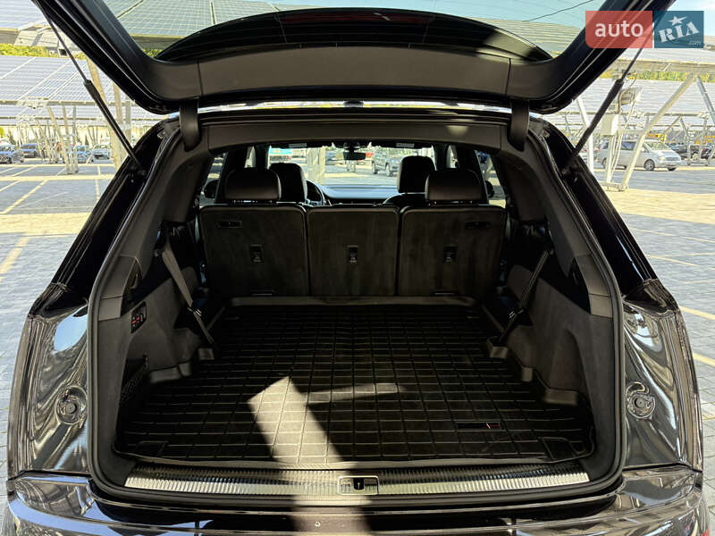 Позашляховик / Кросовер Audi Q7 2017 в Львові
