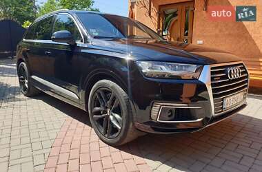 Внедорожник / Кроссовер Audi Q7 2016 в 