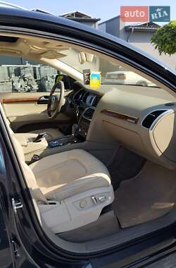 Позашляховик / Кросовер Audi Q7 2010 в 