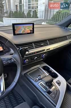 Позашляховик / Кросовер Audi Q7 2018 в 