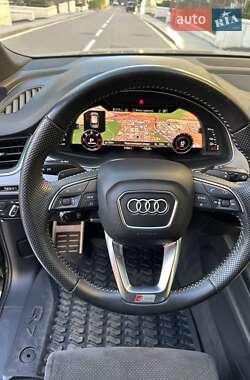 Позашляховик / Кросовер Audi Q7 2018 в 