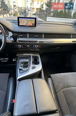 Позашляховик / Кросовер Audi Q7 2018 в 