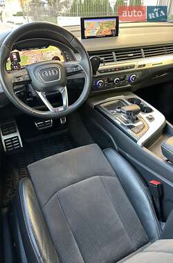 Позашляховик / Кросовер Audi Q7 2018 в 