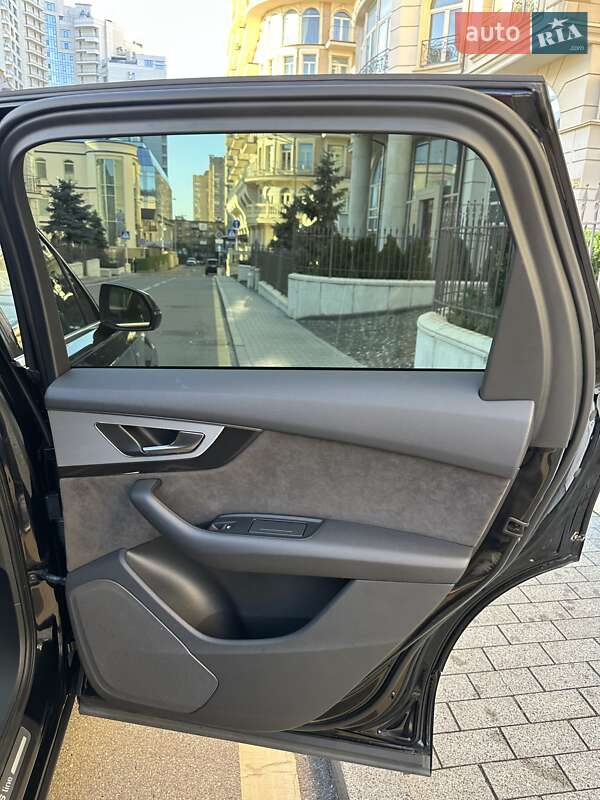 Позашляховик / Кросовер Audi Q7 2018 в Києві