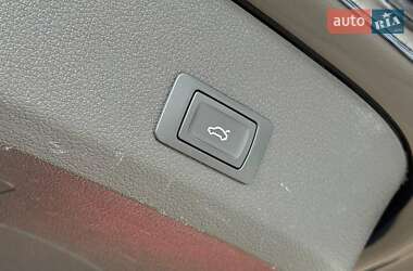 Внедорожник / Кроссовер Audi Q7 2014 в 