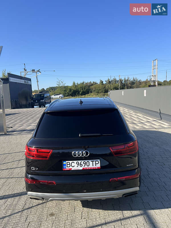 Позашляховик / Кросовер Audi Q7 2017 в Городку