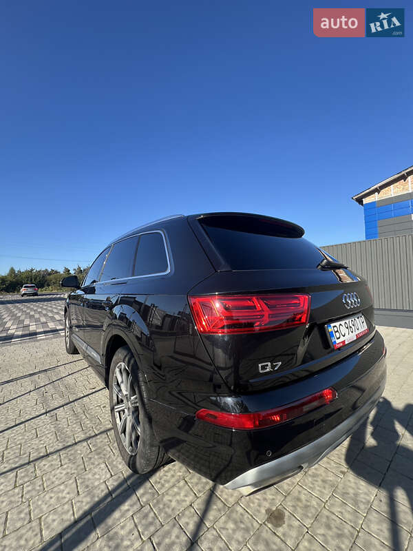 Позашляховик / Кросовер Audi Q7 2017 в Городку