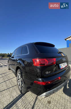 Позашляховик / Кросовер Audi Q7 2017 в 