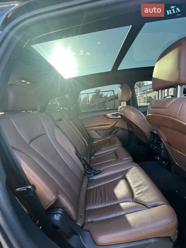 Позашляховик / Кросовер Audi Q7 2017 в Городку