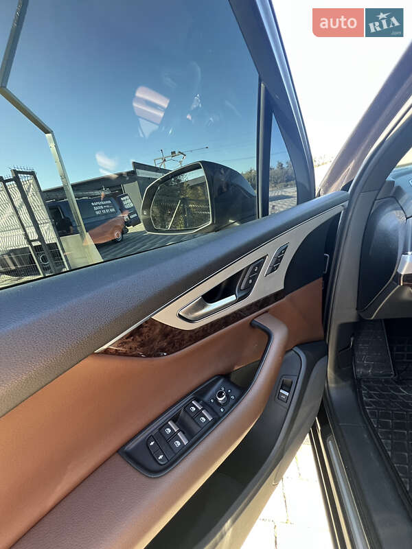 Позашляховик / Кросовер Audi Q7 2017 в Городку