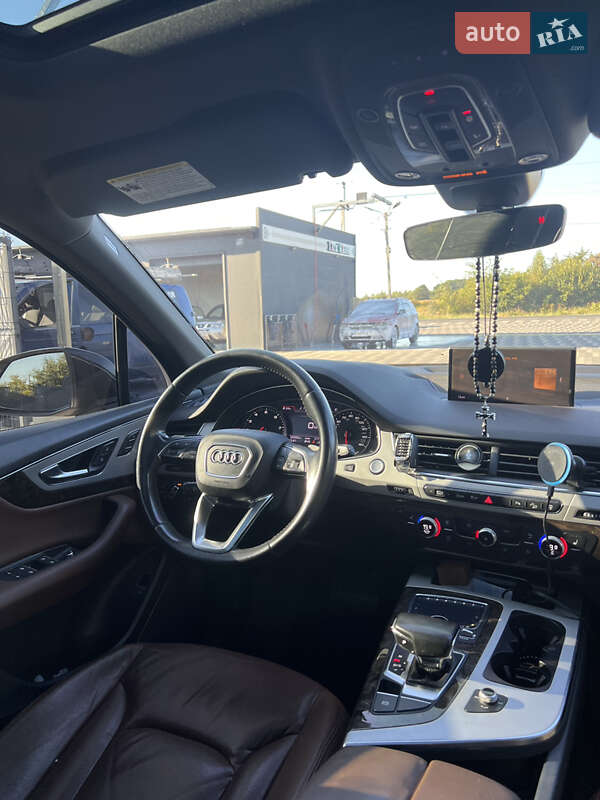 Позашляховик / Кросовер Audi Q7 2017 в Городку