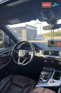 Позашляховик / Кросовер Audi Q7 2017 в 