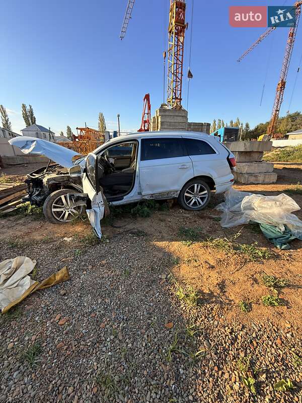 Позашляховик / Кросовер Audi Q7 2012 в Ужгороді