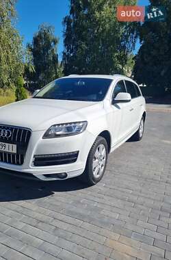 Позашляховик / Кросовер Audi Q7 2013 в  фото 24 Позашляховик / Кросовер Audi Q7 2013 в