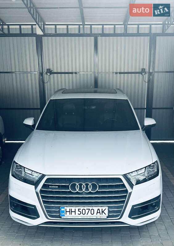 Позашляховик / Кросовер Audi Q7 2016 в 
