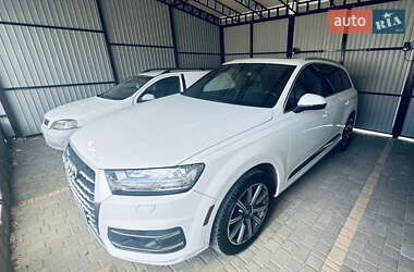 Позашляховик / Кросовер Audi Q7 2016 в 
