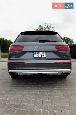 Позашляховик / Кросовер Audi Q7 2018 в 