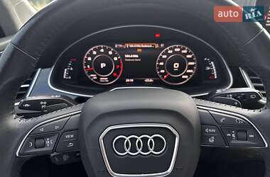 Позашляховик / Кросовер Audi Q7 2018 в 