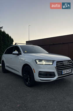 Внедорожник / Кроссовер Audi Q7 2017 в 