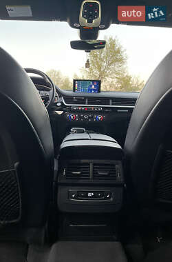 Внедорожник / Кроссовер Audi Q7 2017 в 