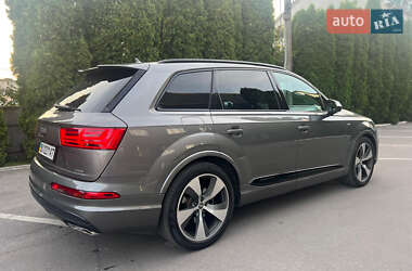 Внедорожник / Кроссовер Audi Q7 2015 в 